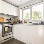 Lovely Harbourside Apartment With Free Parking
